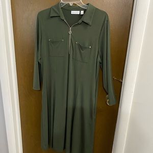Army green  3/4 length sleeved zip front with pockets ,liquid knit dress.